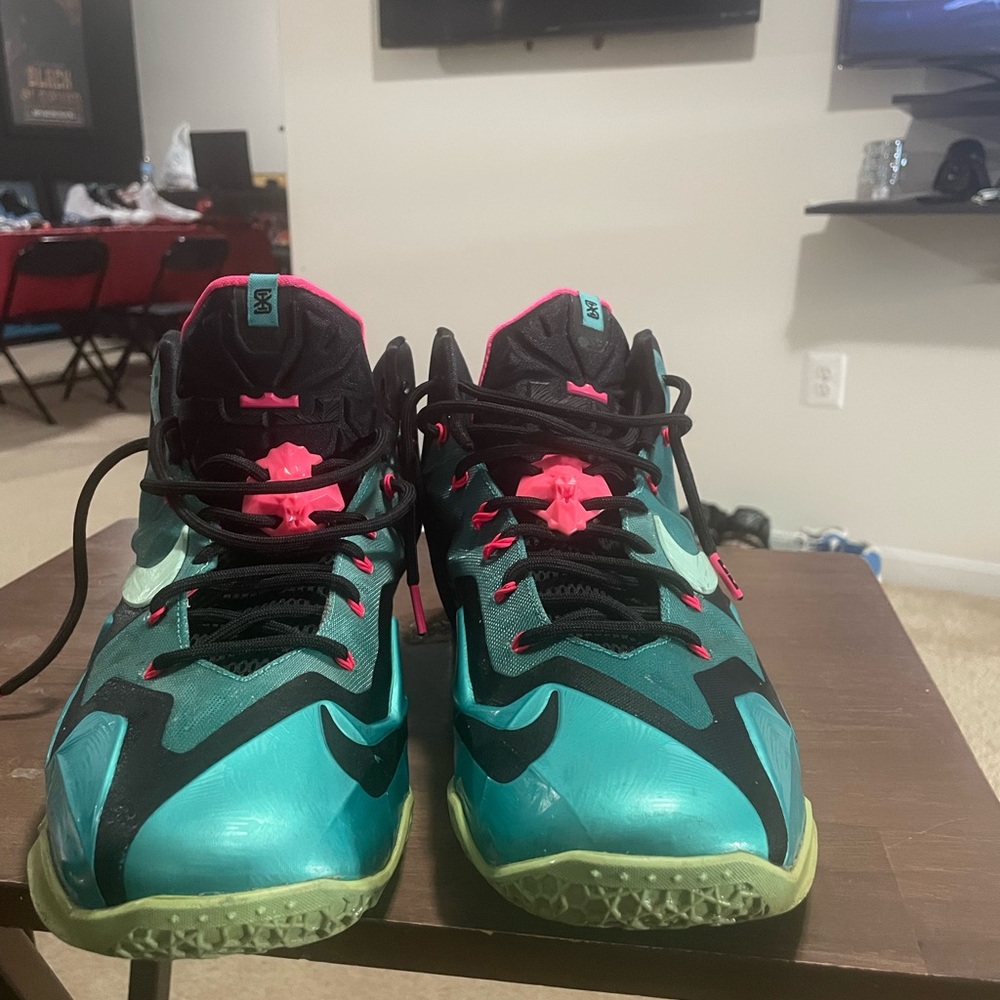 Nike LeBron 11 South Beach- 616175-330 size 12 Excellent condition also w/chain